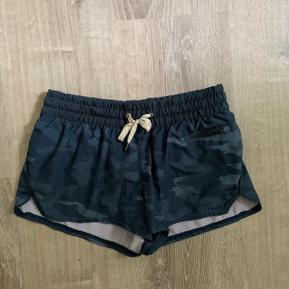 Vuori Shorts